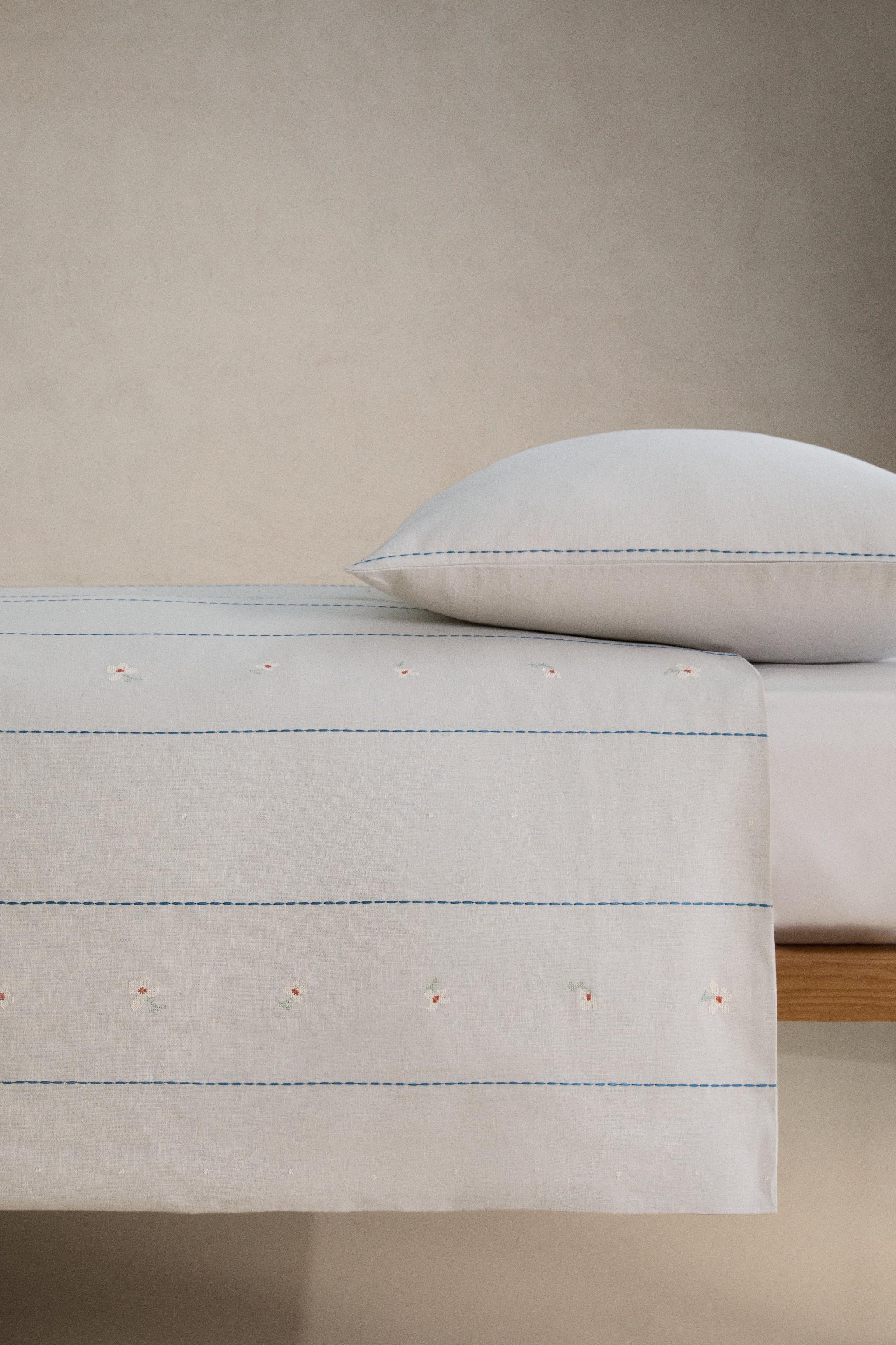 KIDS' FLORAL AND STRIPE DUVET COVER